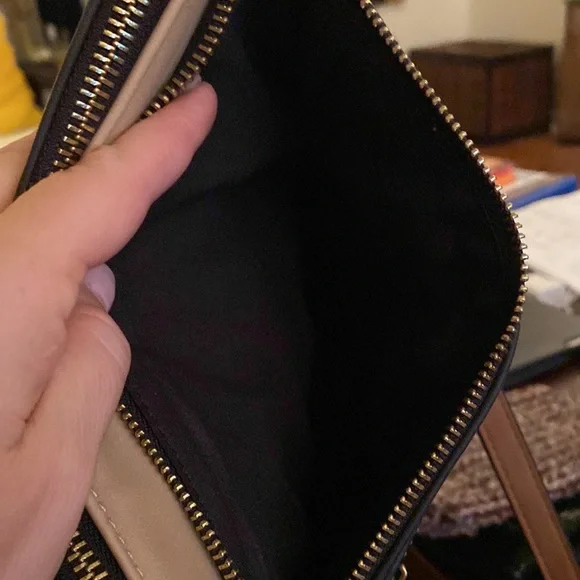 NWOT Boutique Navy and Tan Crossbody Bag Adjustable Strap - Picture 8 of 11